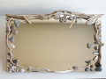 Miroir avec cadre en galets et bois flottés