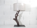 Lampe à poser en bois flotté avec fil invisible dans la branche, avec socle en ardoise et abat-jour diamètre 40cm - Ref.LC1501