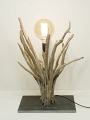 Lampe à poser en bois flottés avec fil dans une des branches, avec socle en ardoise - Ref.LC16020