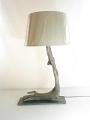 Lampe à poser en bois flotté avec fil dans une des branches, avec socle en ardoise et abat-jour diamètre 40cm - Ref.LC12180