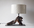 Lampe de chevet en bois flotté avec abat-jour rectangulaire - Dim. 48cm x 20cm Hauteur 45cm - Ref.13252 