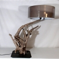Lampe à poser en bois flotté avec fil dans une des branches, avec socle en ardoise - Ref.LC16010