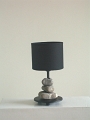 Mini lampe de chevet 3 galets avec socle et tige métal noir et abat-jour diamètre 12cm - REf.LP100481